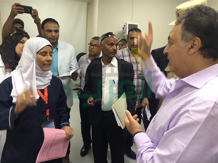 وزير الصحة يتفقد التجهيزات النهائية لمستشفي أرمنت بالأقصر
