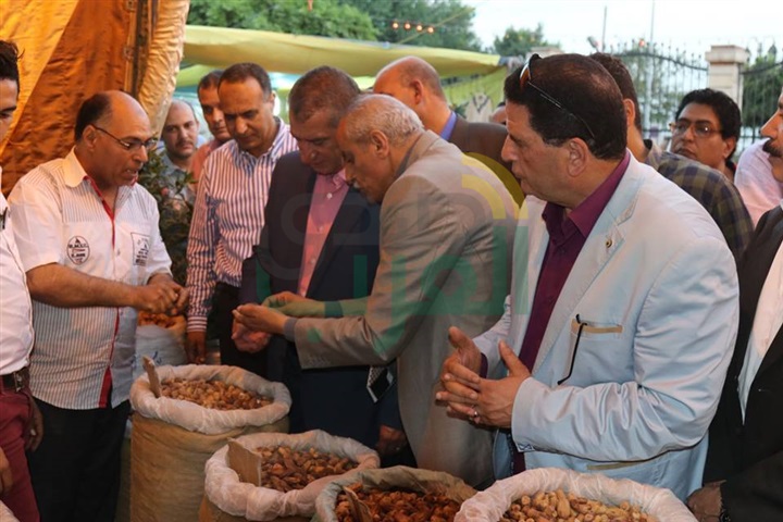 بالفيديو والصور.. محافظ كفرالشيخ يفتتح معرض" أهلاً رمضان " بدسوق .. وتخفيضات 20% علي السلع