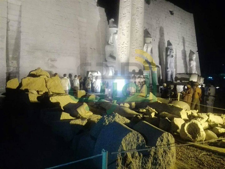 بالصور.. وزير الآثار يتفقد أعمال ترميم تمثال رمسيس الثانى بمعبد الاقصر