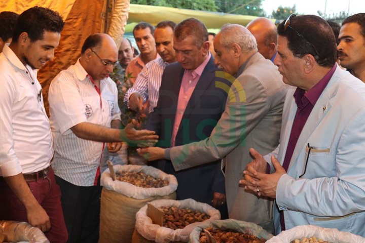 بالفيديو والصور.. محافظ كفرالشيخ يفتتح معرض" أهلاً رمضان " بدسوق .. وتخفيضات 20% علي السلع