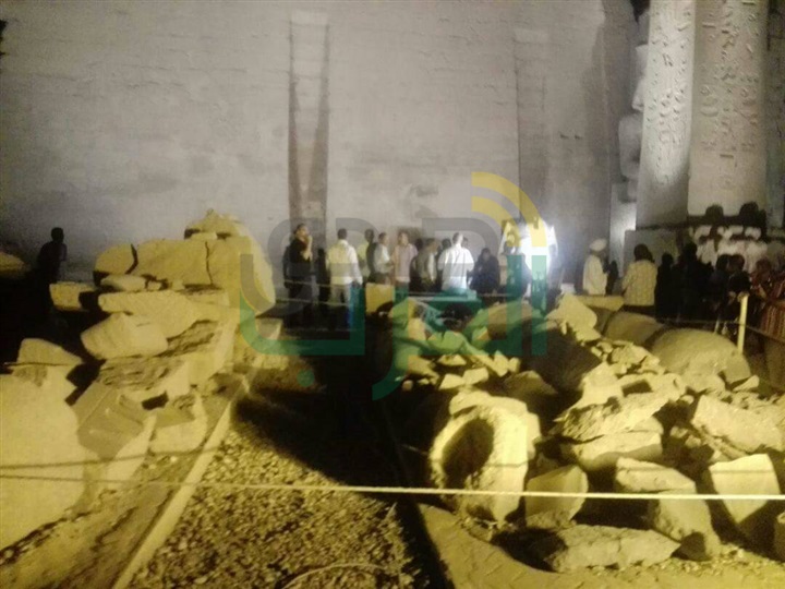 بالصور.. وزير الآثار يتفقد أعمال ترميم تمثال رمسيس الثانى بمعبد الاقصر