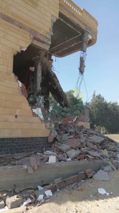 بالصور.. إزالة قصر مقام بالمخالفة على أرض زراعية بمركز بلبيس