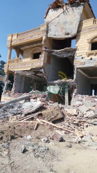 بالصور.. إزالة قصر مقام بالمخالفة على أرض زراعية بمركز بلبيس