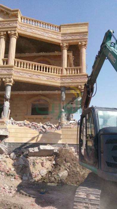 بالصور.. إزالة قصر مقام بالمخالفة على أرض زراعية بمركز بلبيس