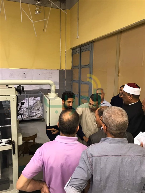 بالصور.. وكيل الأزهر يتفقد العمل بمطبعة الامتحانات
