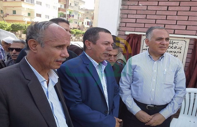 بالصور.. وزير الموارد المائية يتفقد المشروع الإرشادي لري 320 فدانًا بالطاقة الشمسية بالبحيرة