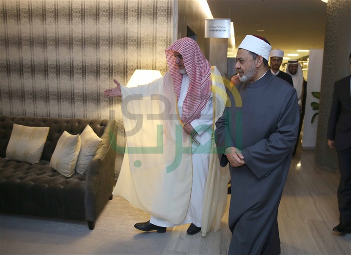 بالصور.. شيخ الأزهر يصل السعودية للمشاركة في ملتقى "مغردون" العالمي