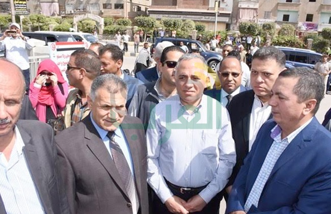 بالصور.. وزير الرى يفتتح الكوبري الملاحي بكفر الدوار