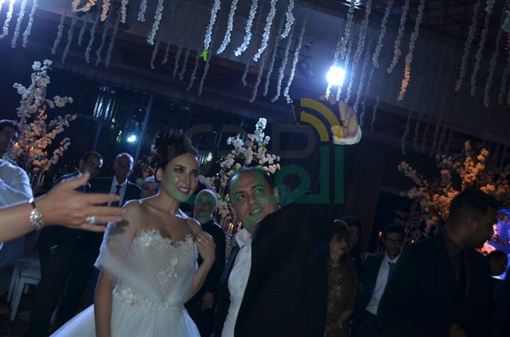 بالصور.. حفل زفاف المطربة ساندي بحضور نجوم الفن بالصور.. حفل زفاف المطربة ساندي بحضور نجوم الفن
