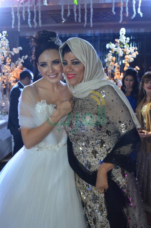 بالصور.. حفل زفاف المطربة ساندي بحضور نجوم الفن بالصور.. حفل زفاف المطربة ساندي بحضور نجوم الفن