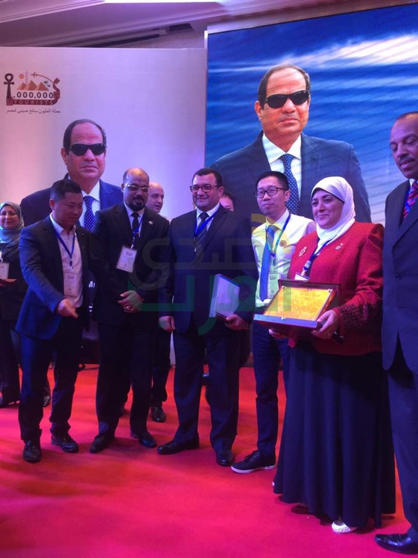 1500 سائح صيني يصلون القاهرة نهاية شهر رمضان 1500 سائح صيني يصلون القاهرة نهاية شهر رمضان