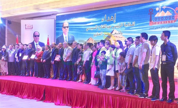 1500 سائح صيني يصلون القاهرة نهاية شهر رمضان 1500 سائح صيني يصلون القاهرة نهاية شهر رمضان