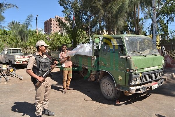 بالصور.. ضبط سيارة محملة بـ100 ألف وحدة زريعة أسماك في البرلس