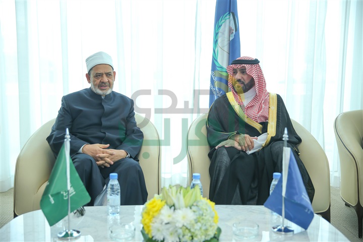 بالصور.. شيخ الأزهر يزور مؤسسة الملك عبد الله الإنسانية ويشيد بجهودها