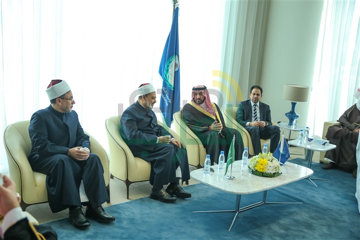 بالصور.. شيخ الأزهر يزور مؤسسة الملك عبد الله الإنسانية ويشيد بجهودها