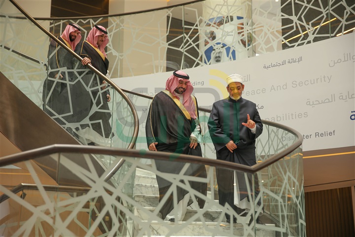 بالصور.. شيخ الأزهر يزور مؤسسة الملك عبد الله الإنسانية ويشيد بجهودها