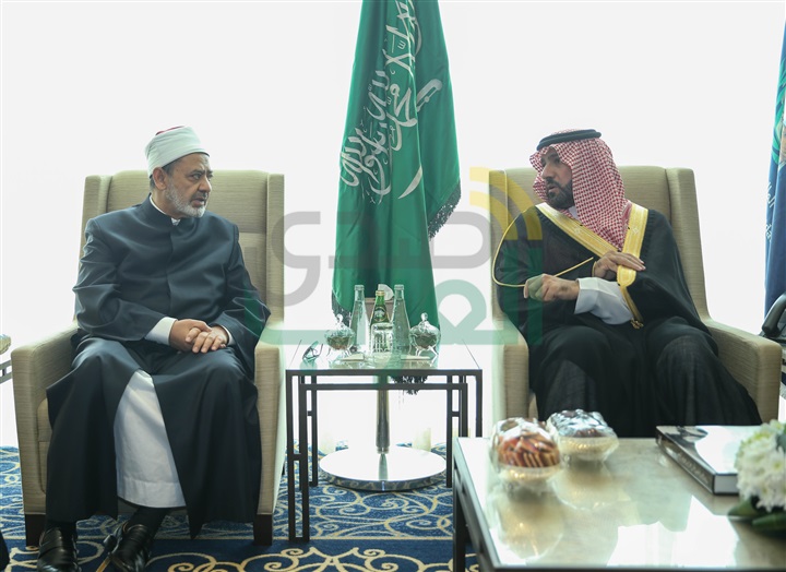 بالصور.. شيخ الأزهر يزور مؤسسة الملك عبد الله الإنسانية ويشيد بجهودها