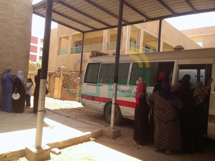 بالصور.. الكشف على 1100 حالة فى قافلة طبية بطوخ