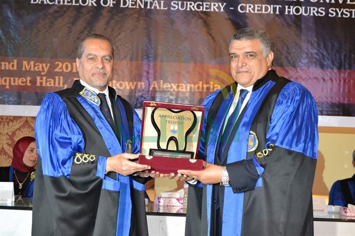 تخريج الدفعة الثالثة لطلاب طب أسنان نظام الساعات المعتمدة بالإسكندرية