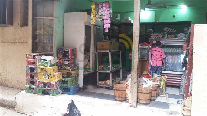 صاحب محل بقالة بالقليوبية يساهم فى رفع العناء عن المواطنين