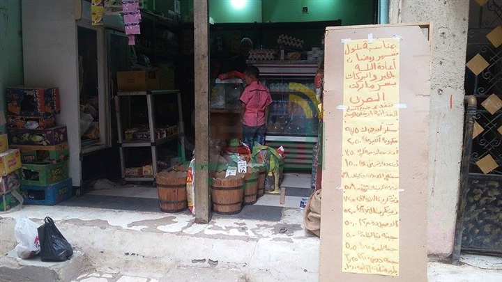 صاحب محل بقالة بالقليوبية يساهم فى رفع العناء عن المواطنين