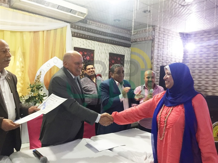 بالصور.. نقيب المعلمين يكرم الذين اجتازو البرنامج التدريبى "معلم أفضل" بوسط الجيزة