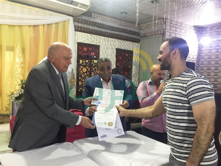 بالصور.. نقيب المعلمين يكرم الذين اجتازو البرنامج التدريبى "معلم أفضل" بوسط الجيزة