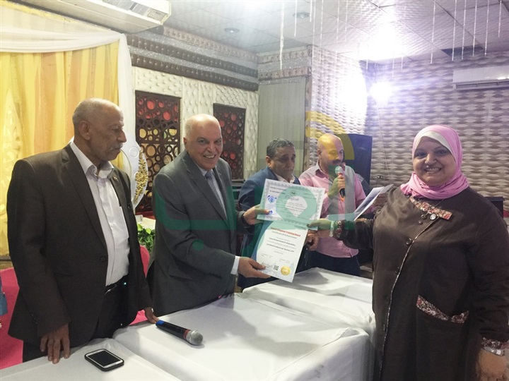 بالصور.. نقيب المعلمين يكرم الذين اجتازو البرنامج التدريبى "معلم أفضل" بوسط الجيزة