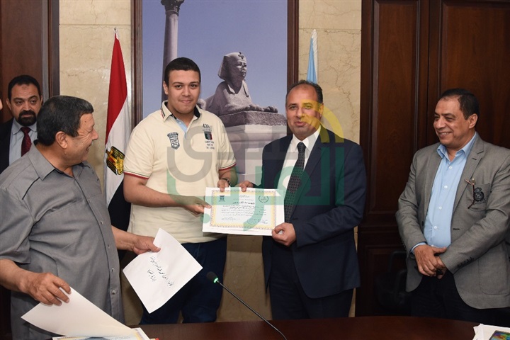 بالصور.. تكريم أوائل الشهادة الإعدادية بالإسكندرية 