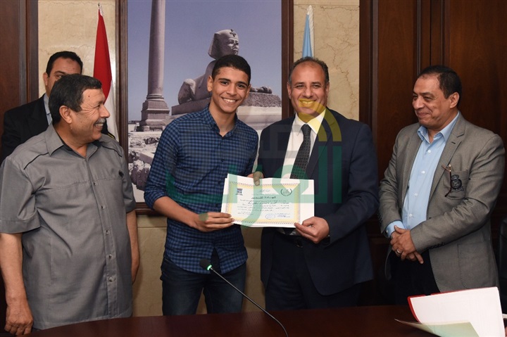 بالصور.. تكريم أوائل الشهادة الإعدادية بالإسكندرية 