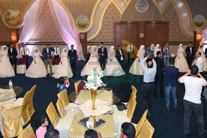 بالصور.. محافظ الإسكندرية يحضر حفل زفاف جماعي لـ ٢٥ عروسًا يتيمة