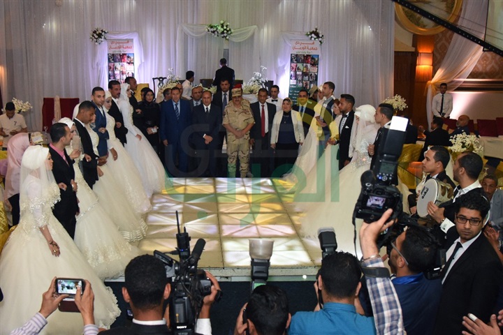 بالصور.. محافظ الإسكندرية يحضر حفل زفاف جماعي لـ ٢٥ عروسًا يتيمة