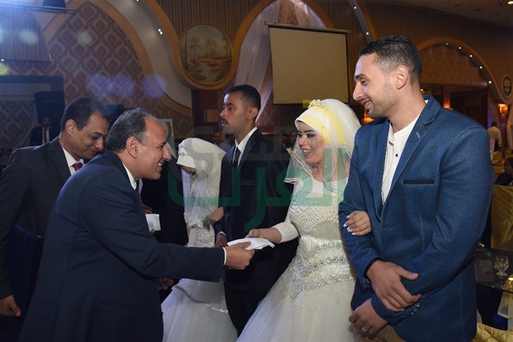 بالصور.. محافظ الإسكندرية يحضر حفل زفاف جماعي لـ ٢٥ عروسًا يتيمة
