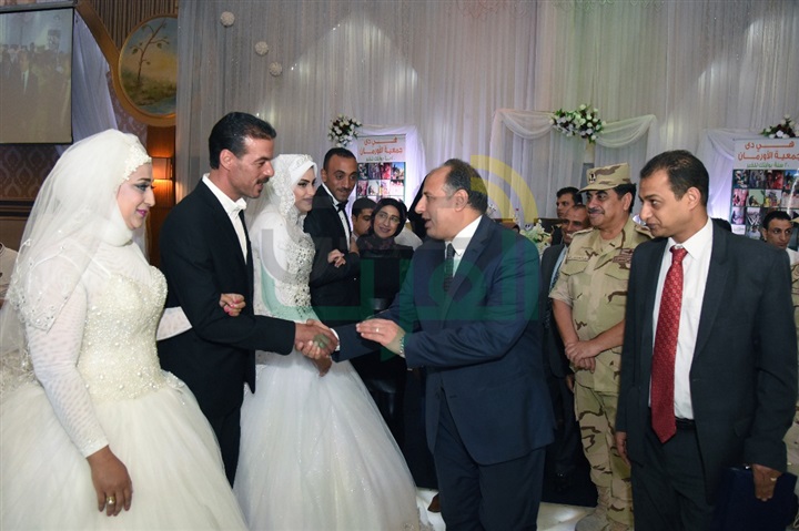 بالصور.. محافظ الإسكندرية يحضر حفل زفاف جماعي لـ ٢٥ عروسًا يتيمة