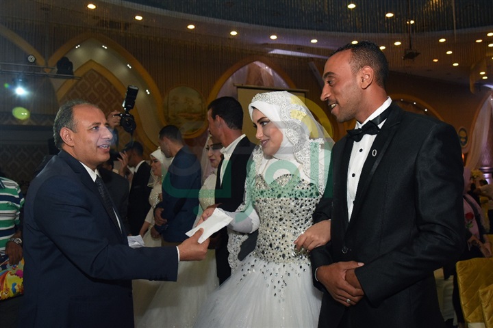 بالصور.. محافظ الإسكندرية يحضر حفل زفاف جماعي لـ ٢٥ عروسًا يتيمة