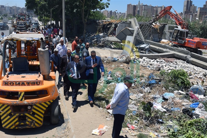 بالصور: محافظ الإسكندرية يقود حملة إزالة تعديات ٣٨ فدان تابعة للأوقاف 