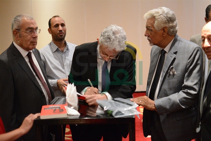 بالصور.. نجوم الفن والمجتمع بحفل توقيع كتاب "هيكل بلا حواجز" لعبدالله السناوي بالصور.. نجوم الفن والمجتمع بحفل توقيع كتاب "هيكل بلا حواجز" لعبدالله السناوي