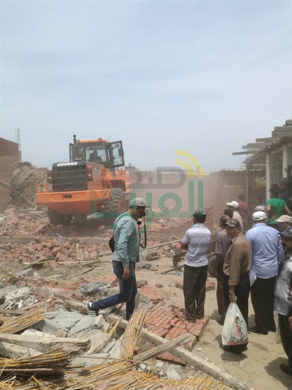 بالصور.. استمرار إزالة التعديات على أملاك الدولة بدمياط