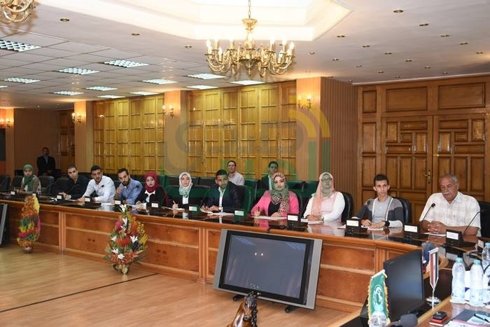 محافظ الشرقية يعقد حوار مفتوح مع الشباب بمتابعة تنفيذ حملات إزالة التعديات على أراضي أملاك الدولة