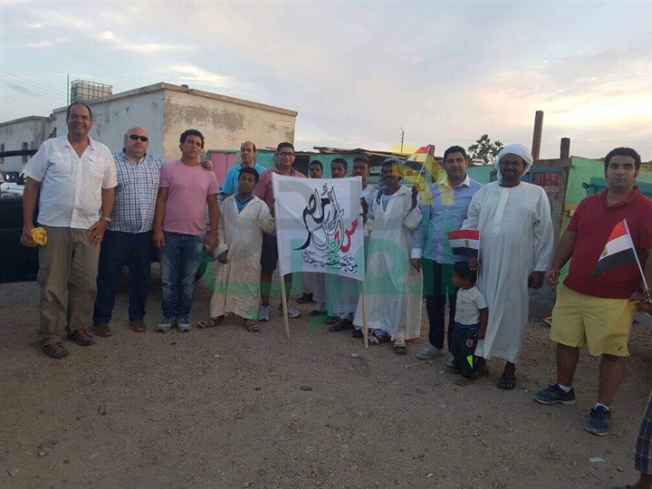 بالصور.. فاعليات قافلة من أجل مصر لتوزيع مستلزمات رمضان بحلايب وشلاتين