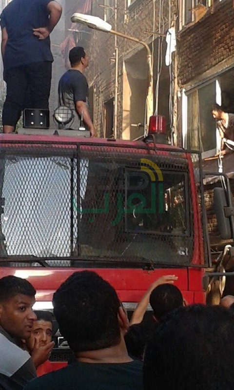 الدفع بـ 3 سيارات مطافى للسيطرة على حريق منزل فى شبرا الخيمة