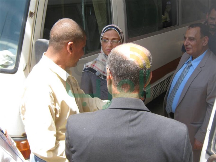 بالصور.. محافظ كفر الشيخ يتابع القوافل الطبية بالقرى لمكافحة فيروس "سى"