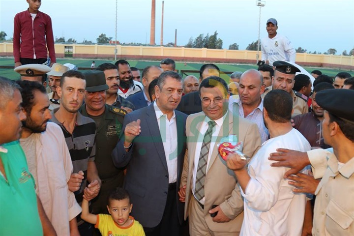 بالفيديو والصور.. محافظ كفر الشيخ يشارك أهالي "نويش" افطارهم ضمن حملة إفطار 100ألف صائم