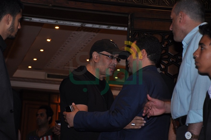 بالصور.. علاء عبد الخالق وفيصل خورشيد فى عزاء شهاب حسنى 