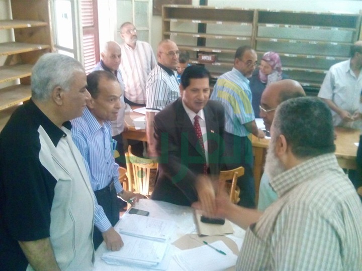 بالصور.. وكيل تعليم كفر الشيخ يتفقد أعمال تقدير درجات الشهادة الإعدادية