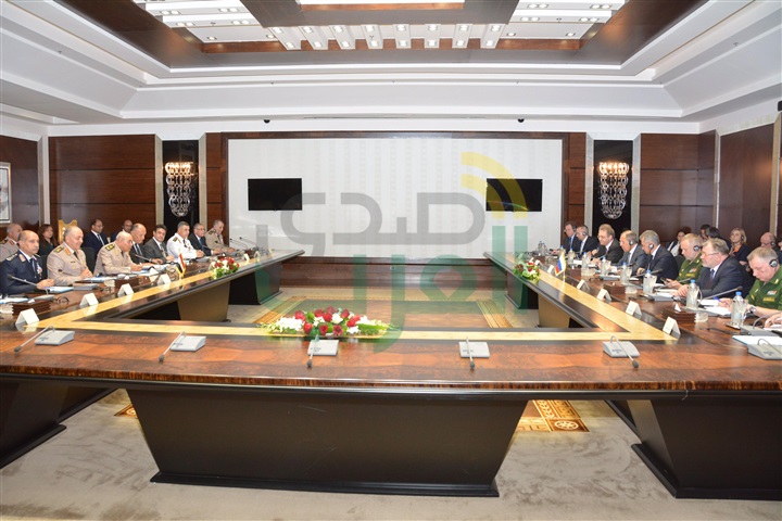 صدقي صبحي يستقبل وزير الدفاع الروسي