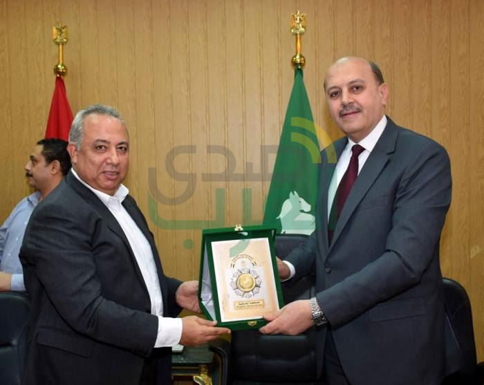 محافظ الشرقية يكرم القيادات الأمنية والرقابية والتنفيذية المشاركة في إزالة التعديات على أراضي أملاك الدولة
