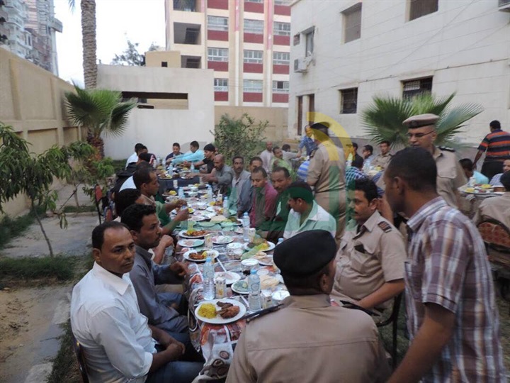 بالصور.. مدير أمن كفر الشيخ والقيادات الأمنية يشاركون المجندين إفطار رمضان