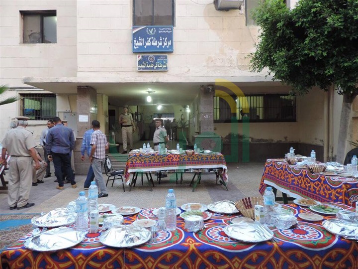 بالصور.. مدير أمن كفر الشيخ والقيادات الأمنية يشاركون المجندين إفطار رمضان