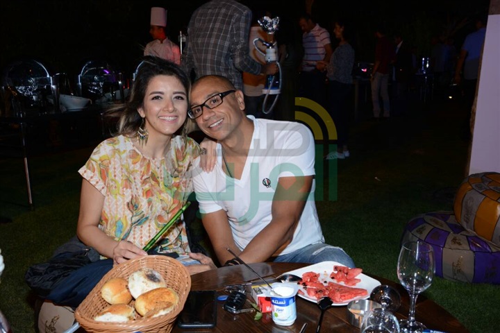 بالصور.. شذى تتألق بعباءة رمضانية في خيمة "سهراية" بفندق دوسيت بالصور.. شذى تتألق بعباءة رمضانية في خيمة "سهراية" بفندق دوسيت